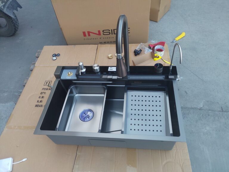 Multifunctional Workstation Sink with Accessories